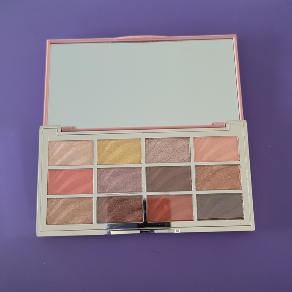 CIATÉ LONDON VELVET EYESHADOW PALETTE - Picture 2 of 2